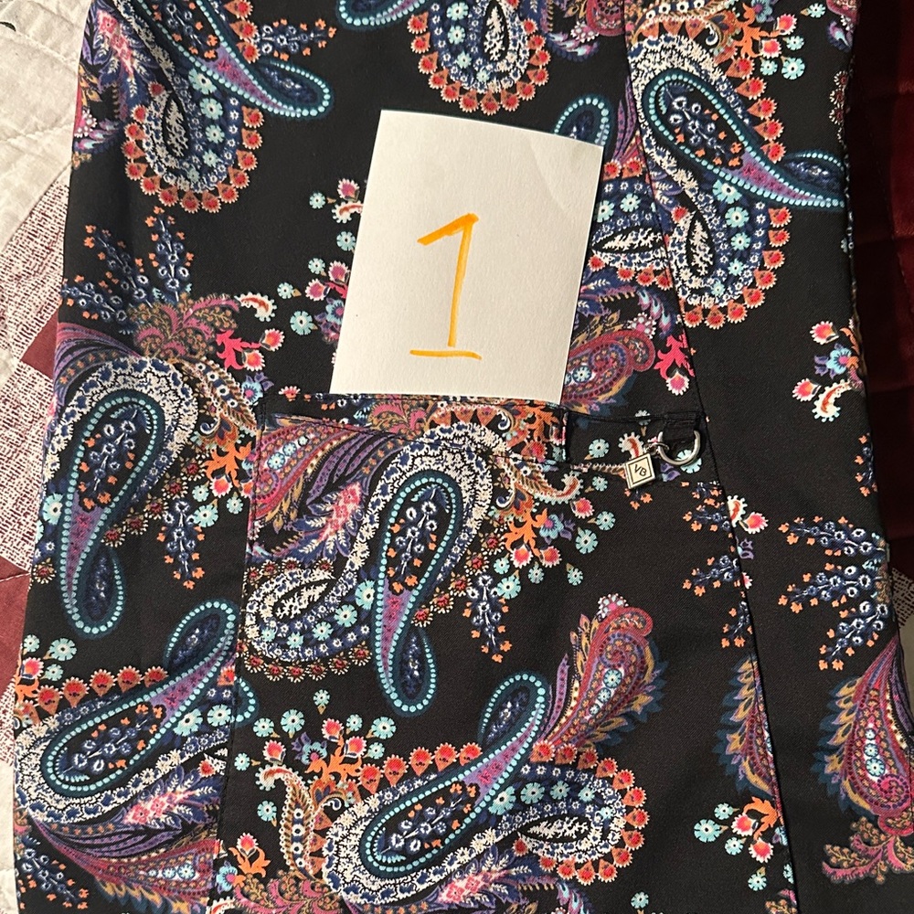 Vera Bradley Floral and Paisley scrub tops - Picture 3 of 11